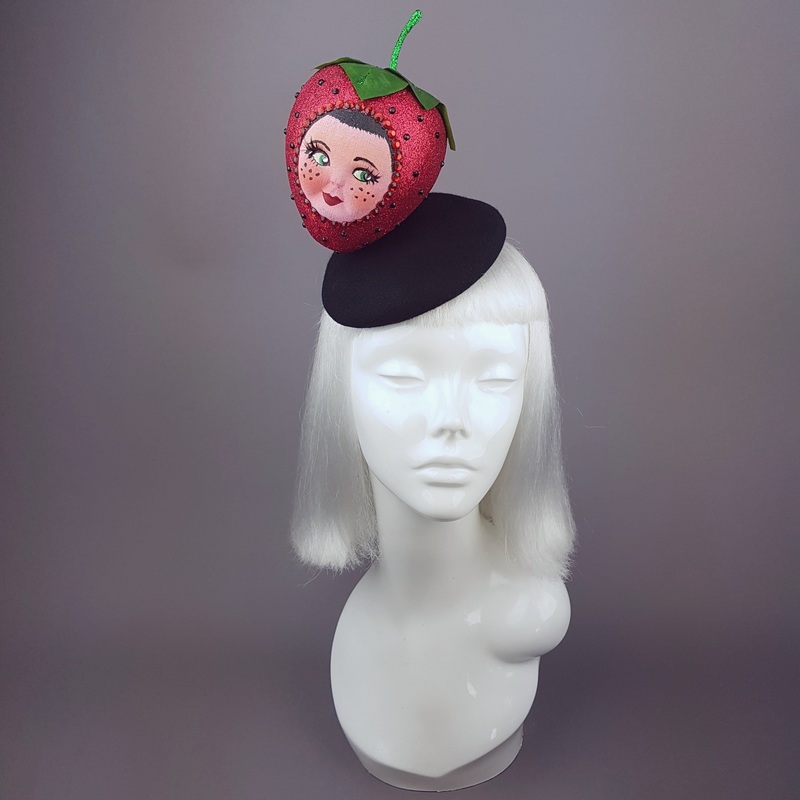 Glittery Doll Face Strawberry Hat Fraise
