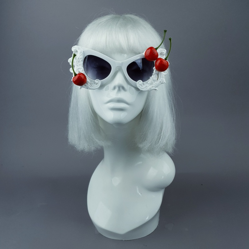 Crme
Cherries & Cream White Catseye Sunglasses