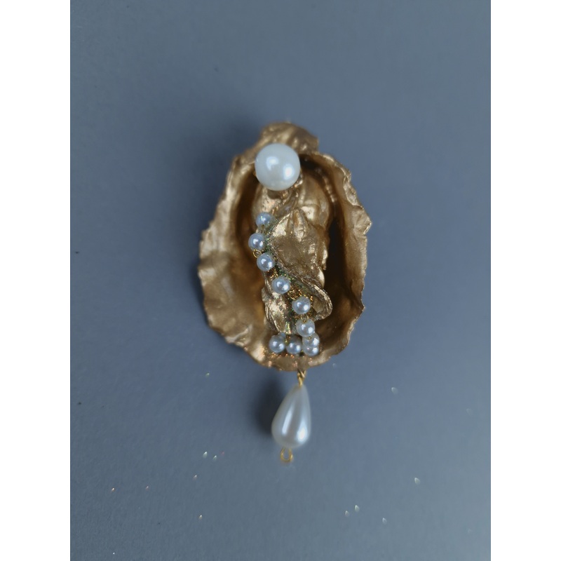 Gold & Pearl Oyster Brooch Jewellery