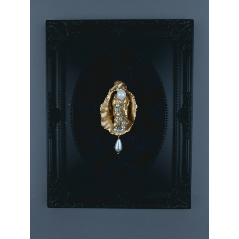 Gold & Pearl Oyster Brooch Jewellery WITH DISPLAY FRAME