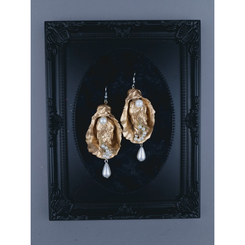 Gold & Pearl Oyster Earrings Jewellery WITH DISPLAY FRAME