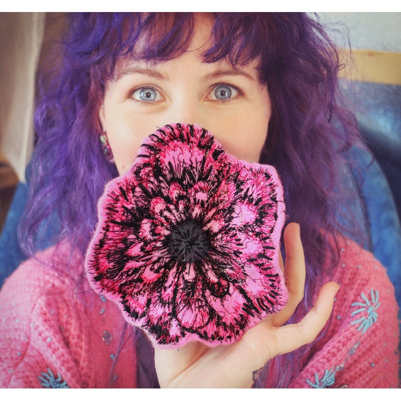 Embroidered felted flower brooch Pink | Broche fleur brode Rose