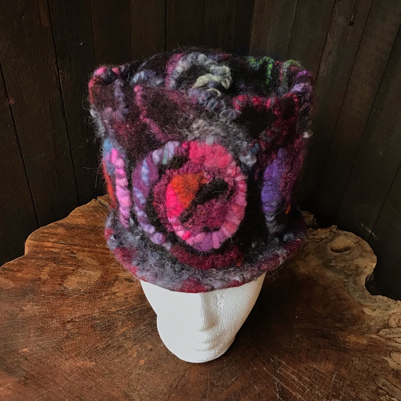 Black felted hat 100% Wool size 23 | Chapeau Noir en feutre 100% laine Taille 23