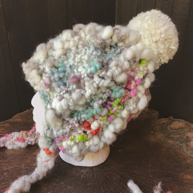 Hand knitted hat | Tuque blanche