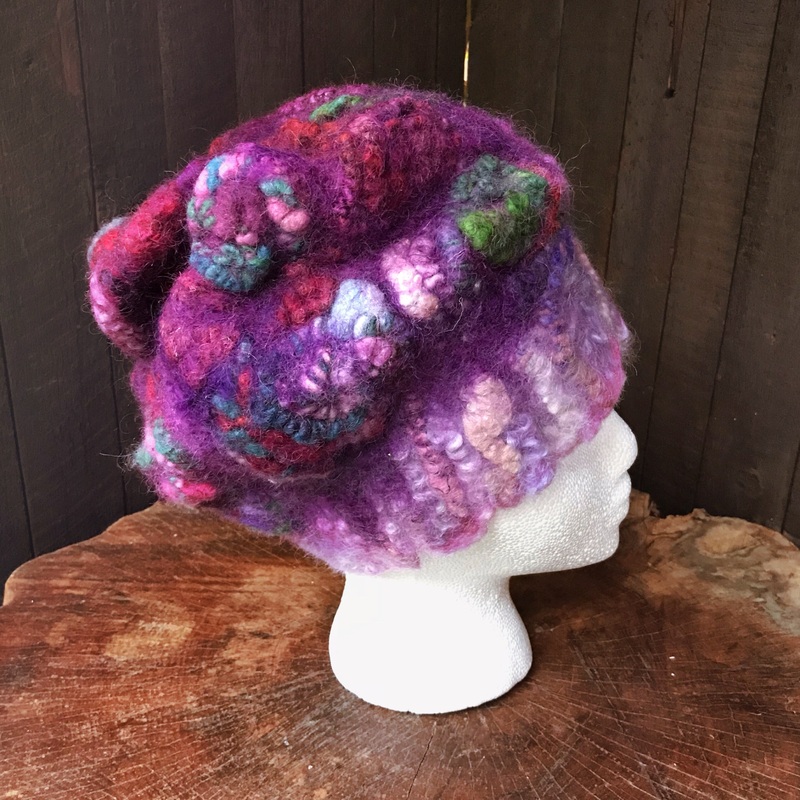 Purple felted hat size 23 | Chapeau mauve en feutre Grandeur 23