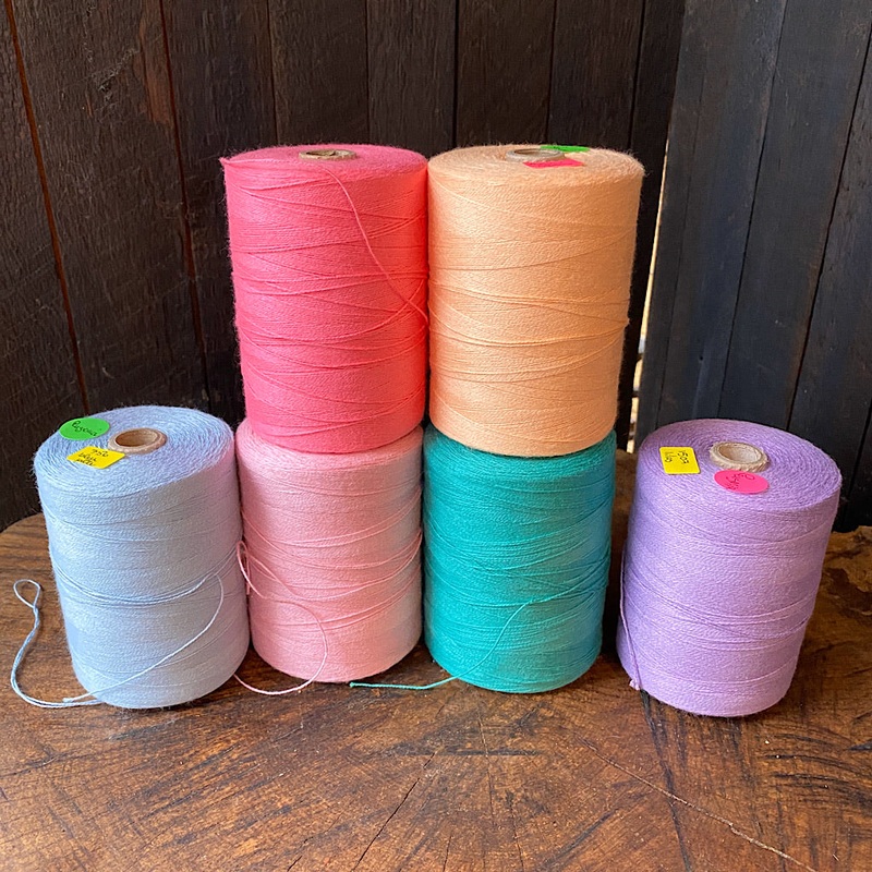 Weaving cotton thread for Eugenia