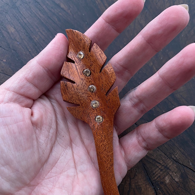 Leaf Mahogany shawl pin