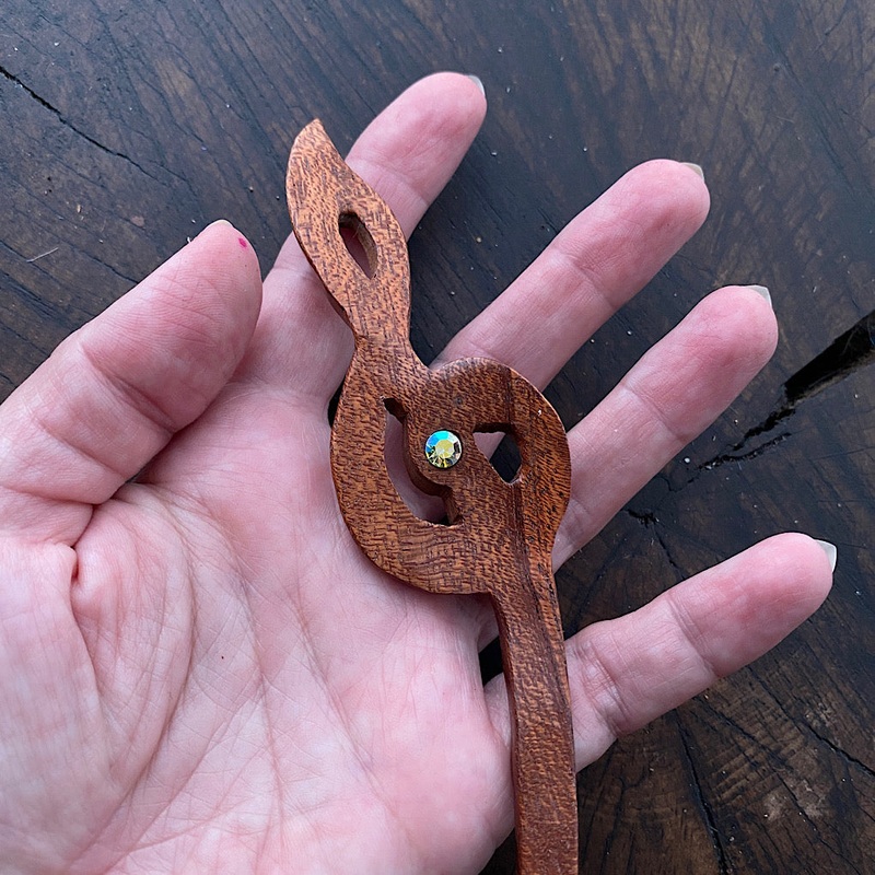 Treble Mahogany shawl pin