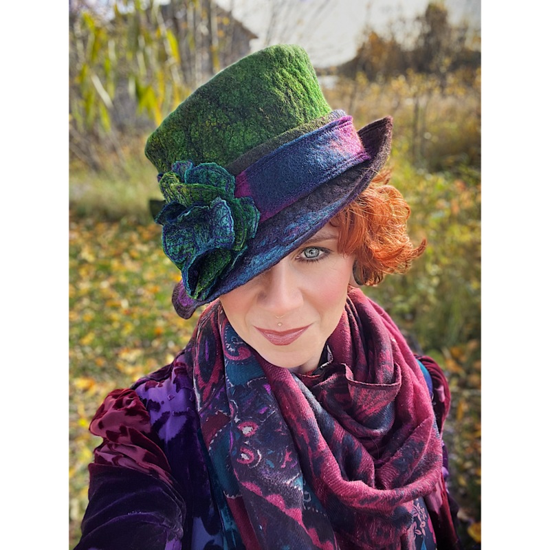 Felted top hat with flower - 22.5