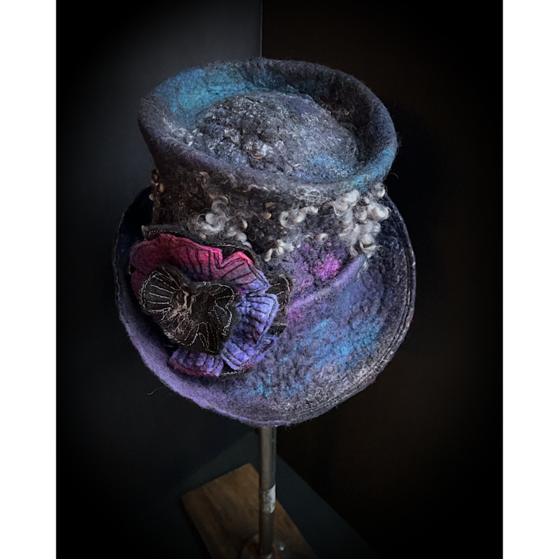 Felted top hat with flower - 23.5