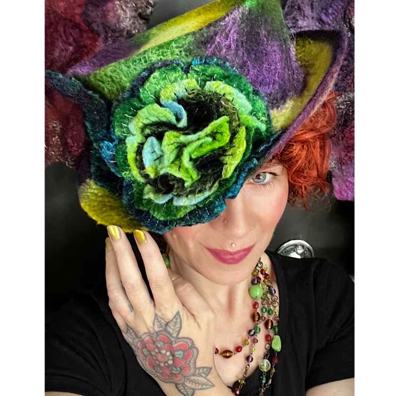 Felted top hat with rose - 22.5