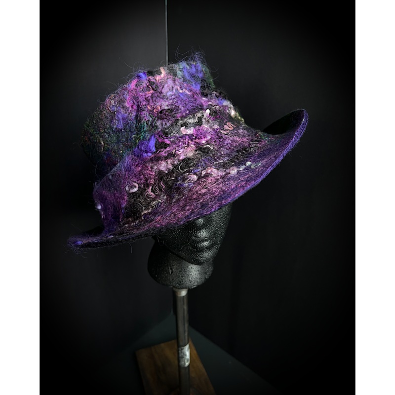 Felted hat- 24.5