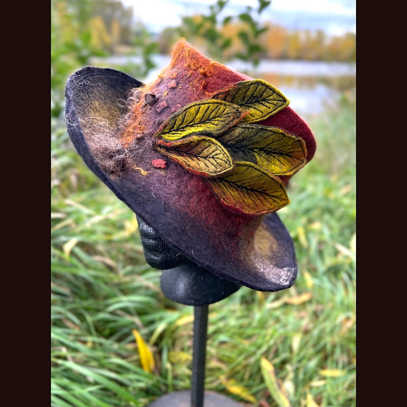 Felted top hat with leaves 23.5 medium
