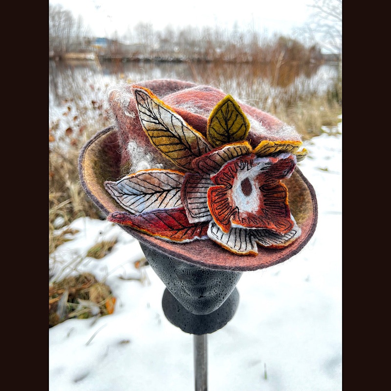 Felted top hat with rose 22 small