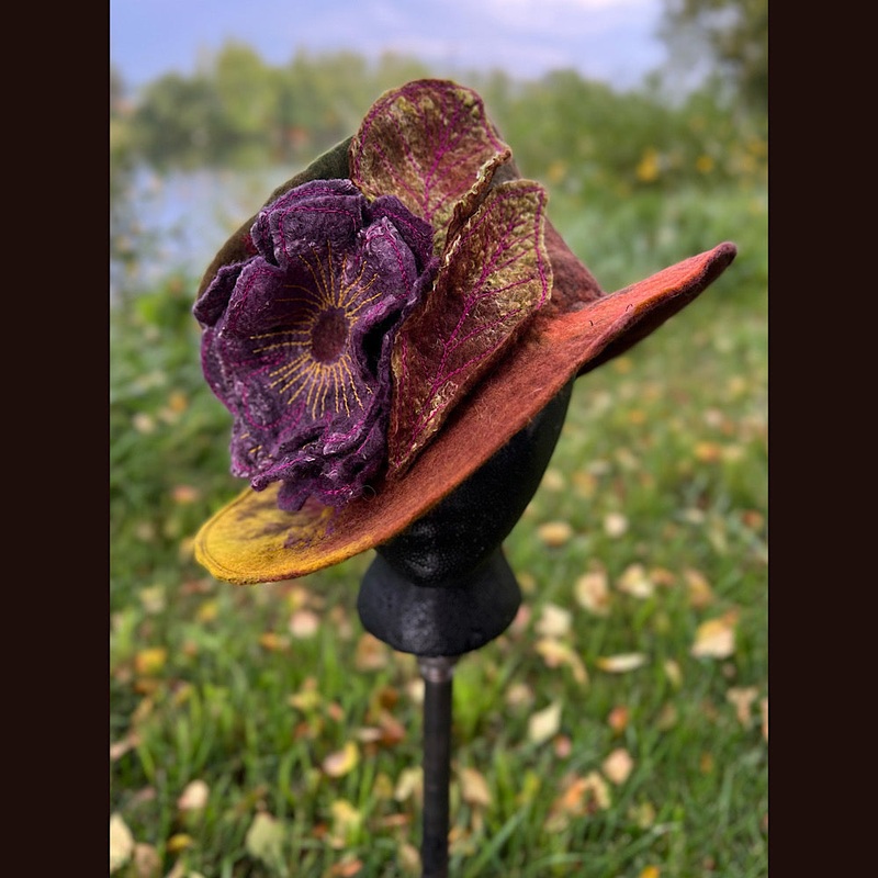 Felted top hat with rose 23.5 medium