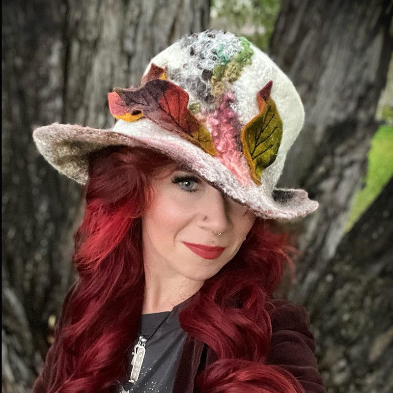Felted top hat with leaves 23 medium