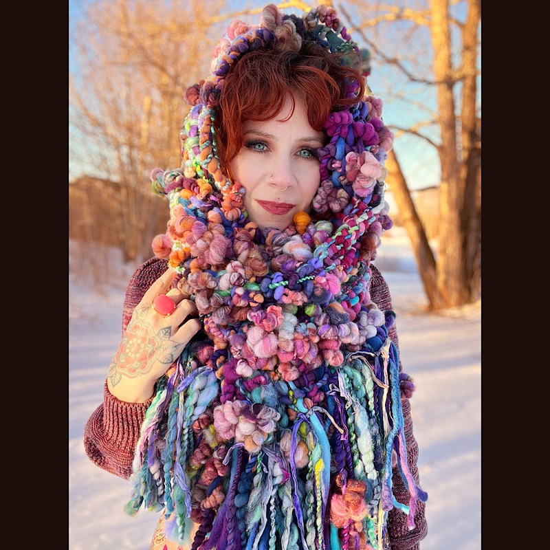 Glorious innocence  Woven scarf made of hand spun yarn 84 X 10