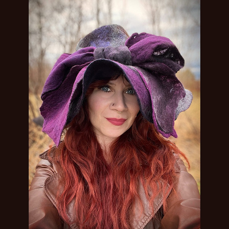 Large brim Felted hat with bow 23 3/4 medium large