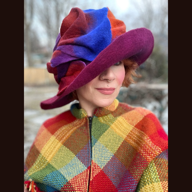 Felted hat with 24 large