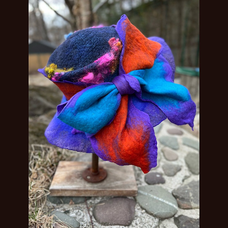 Felted top hat with bow and silk 23 1/2 medium